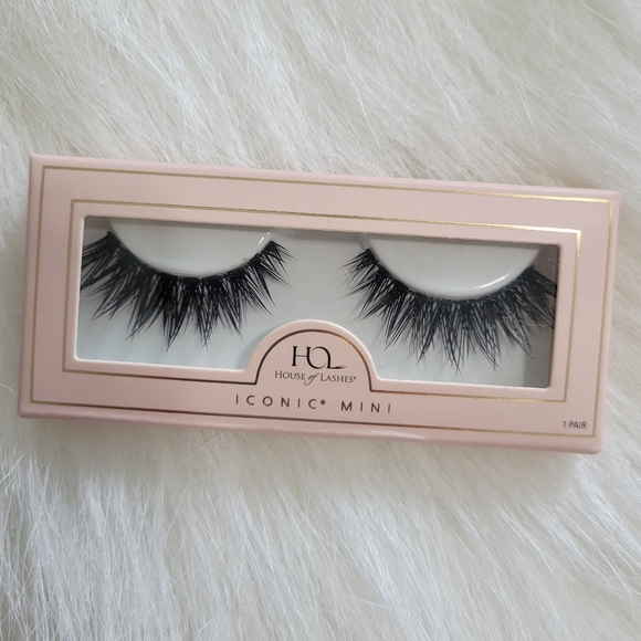 House of Lashes ICONIC MINI Lashes Smaller Version for Smaller Eyes! Beautiful - Picture 1 of 4